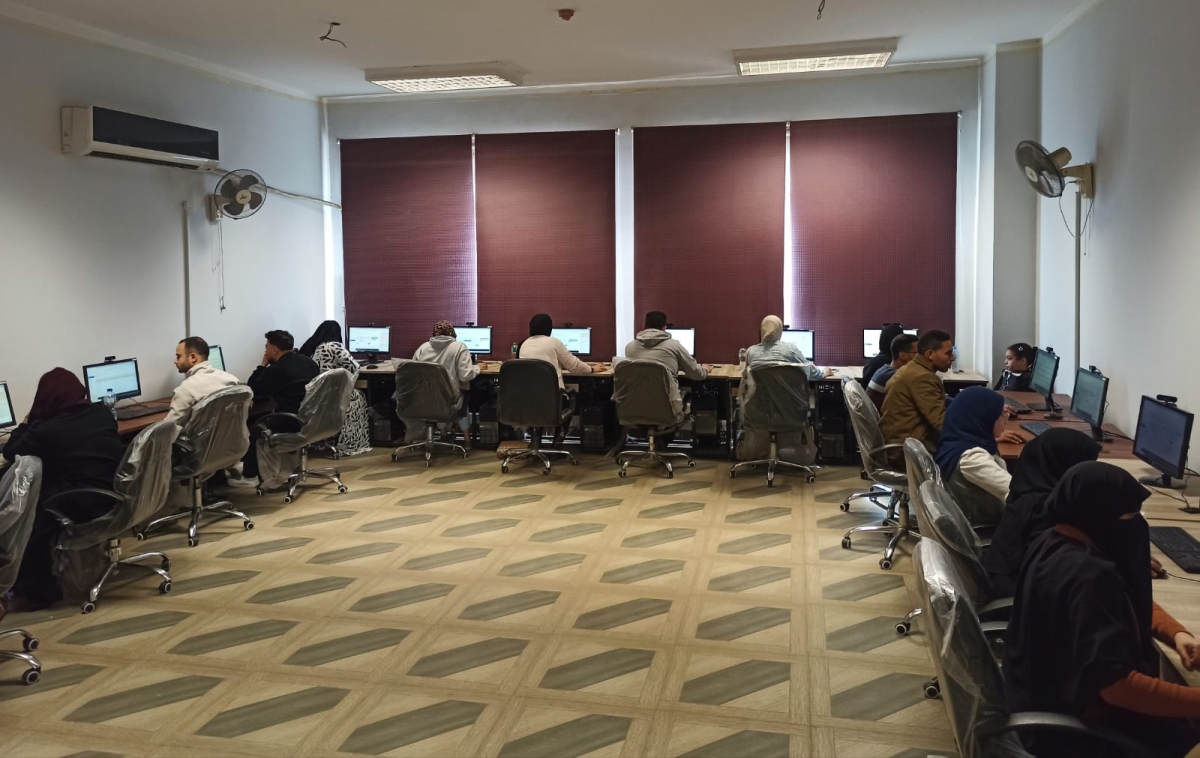 لليوم الثاني علي التوالي جانب من اختبار دورة التحول الرقمي جروب G236