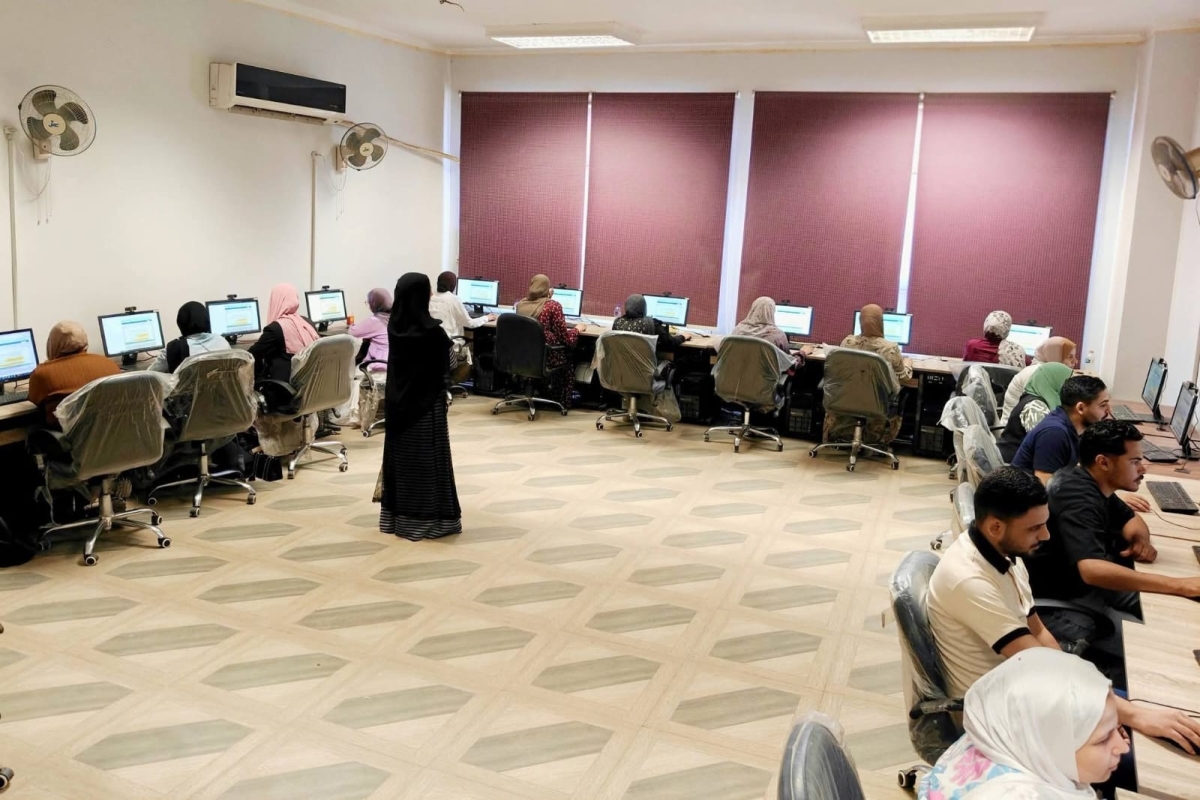 اثناء متابعة اختبار دورة التحول الرقمي G248 بوحدة التدريب علي تكنولوجيا المعلومات